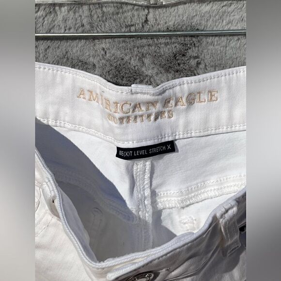 EUC 2-pairs American Eagle shorts Green Size 8 White Size 10 - Picture 8 of 10